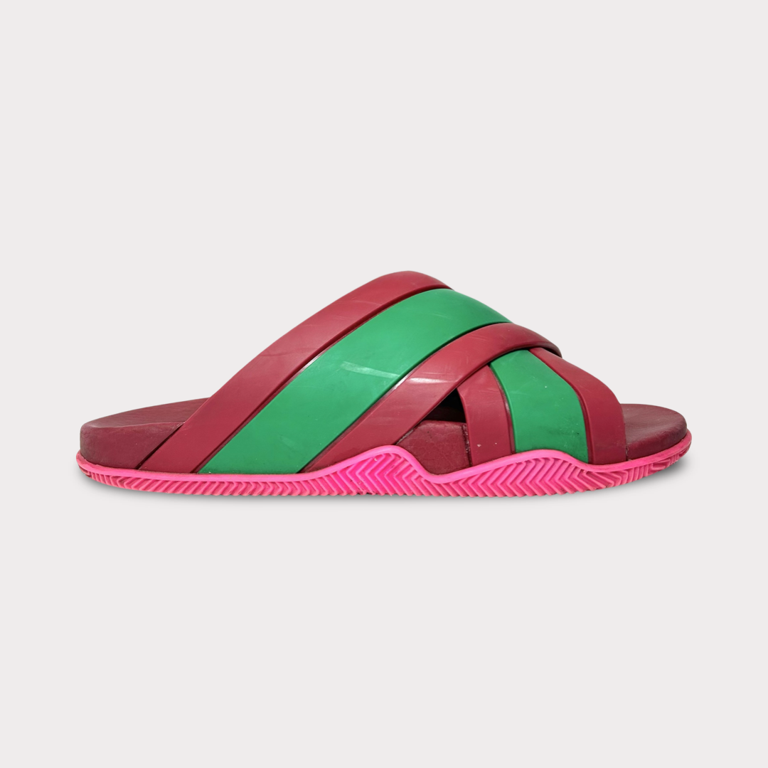 Gucci rubber slides deals