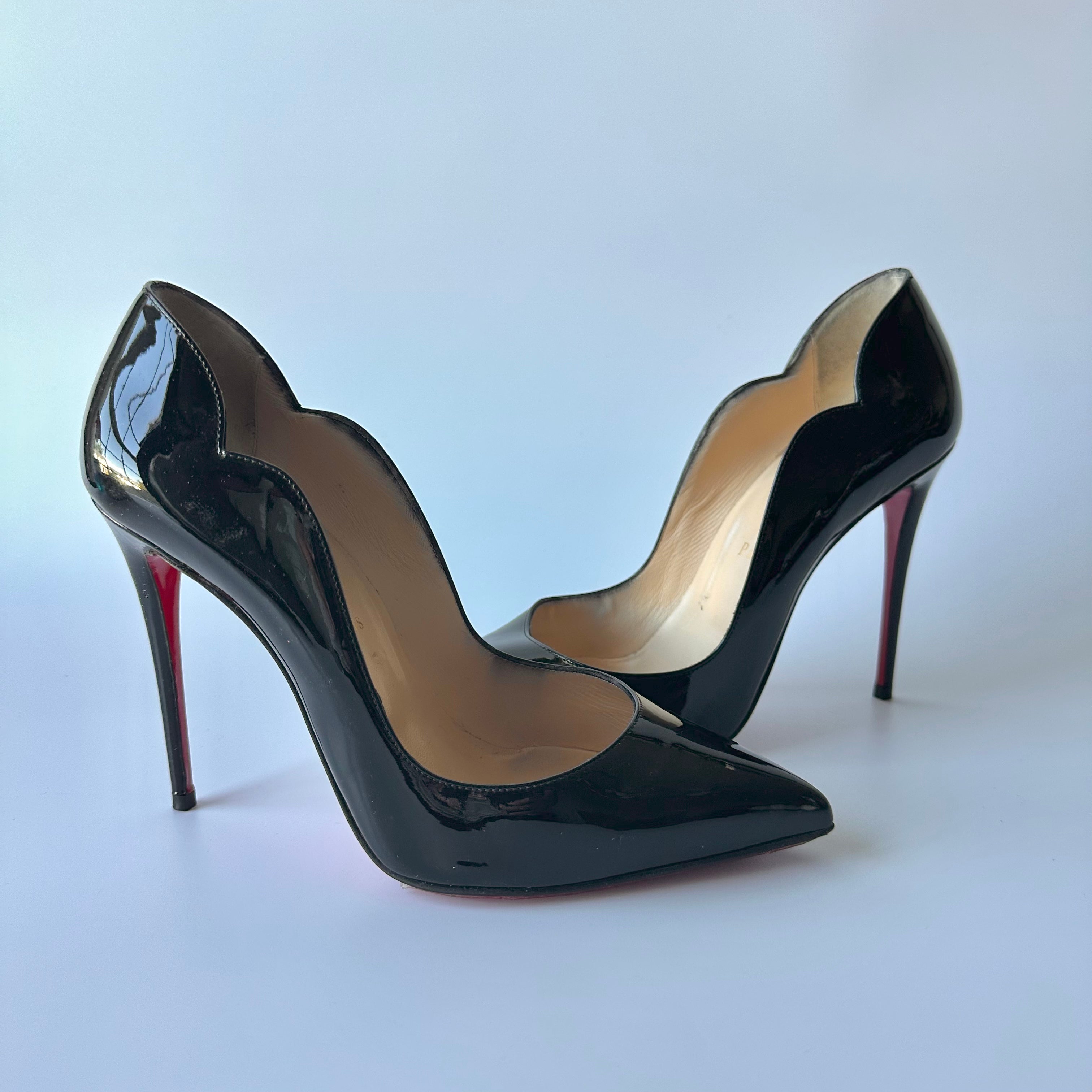 Christian Louboutin - Authenticated Heel - Crocodile Black for Women, Very Good Condition